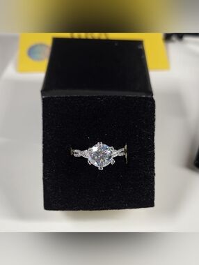 NEW 2 Carat Twisted Infinity Moissanite Ring Size 8 Engagement Promise Wedding